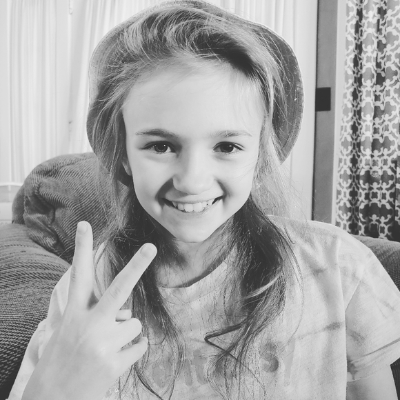 Meet your Posher, Theodora Abby - Picture 7 of 9